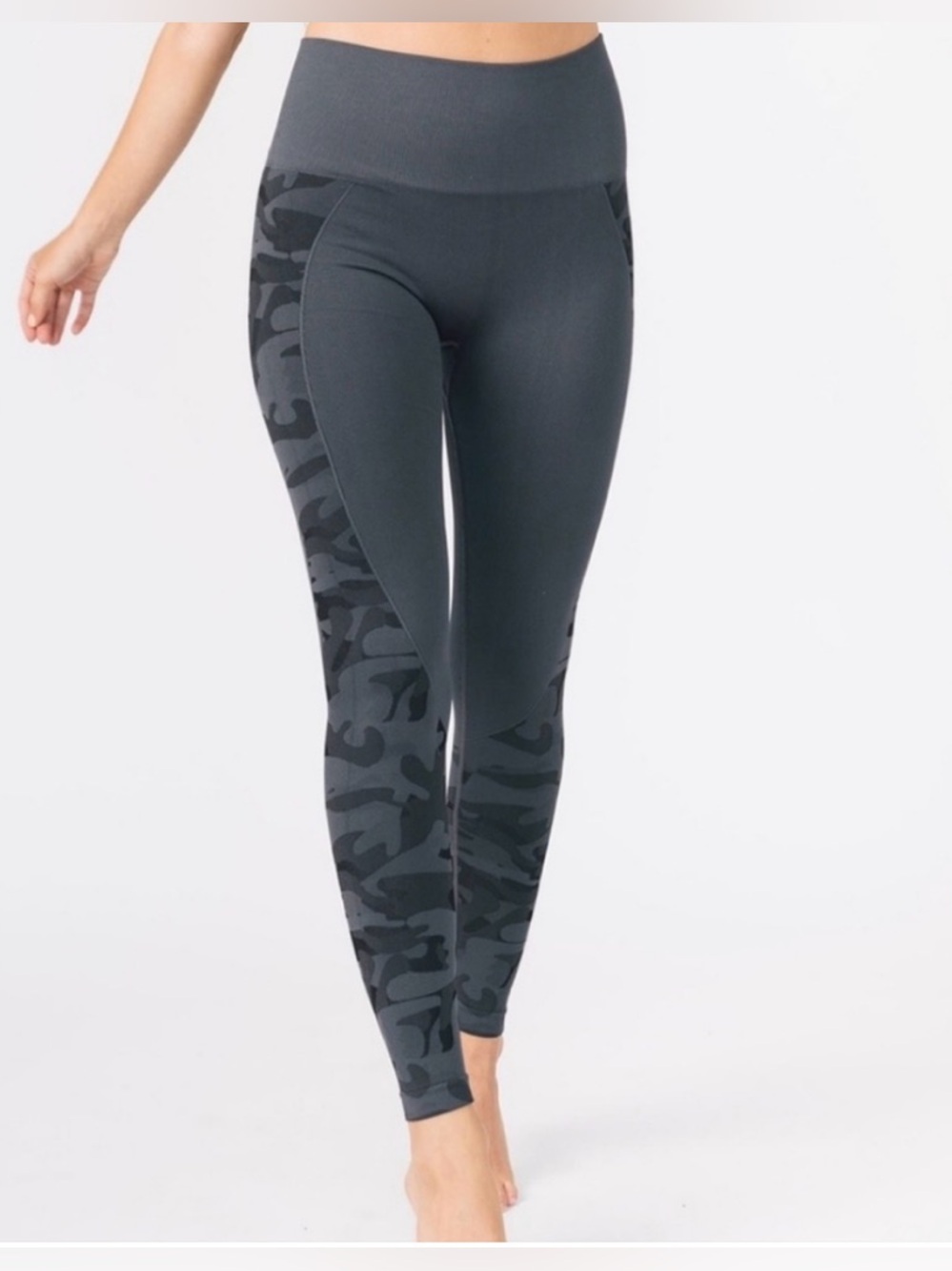 Zyia Active Gray Camo Seamless Leggings Women's Size Medium High Rise size S